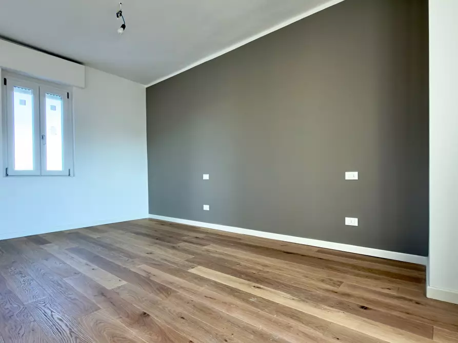 Immagine 11 di Quadrilocale in vendita  in Via Rossetti a Brescia