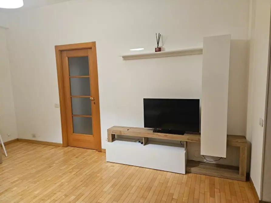 Immagine 13 di Bilocale in affitto  in Via Francesco Cocco Ortu 120 a Roma