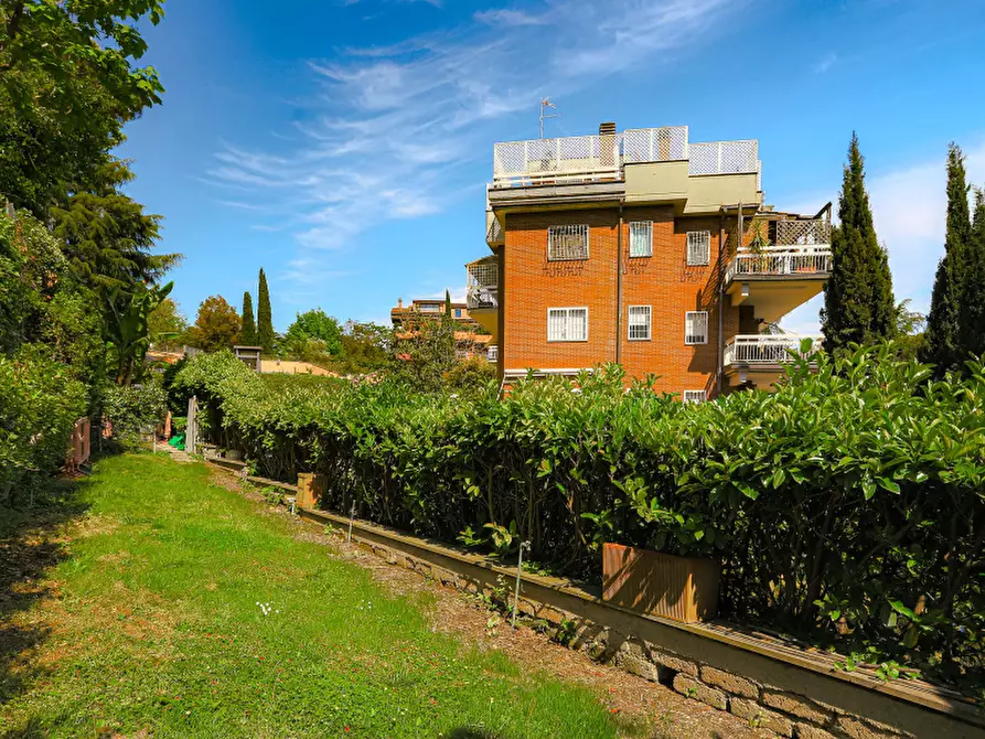 Immagine 18 di Pentalocale in vendita  in Via Misurina a Roma