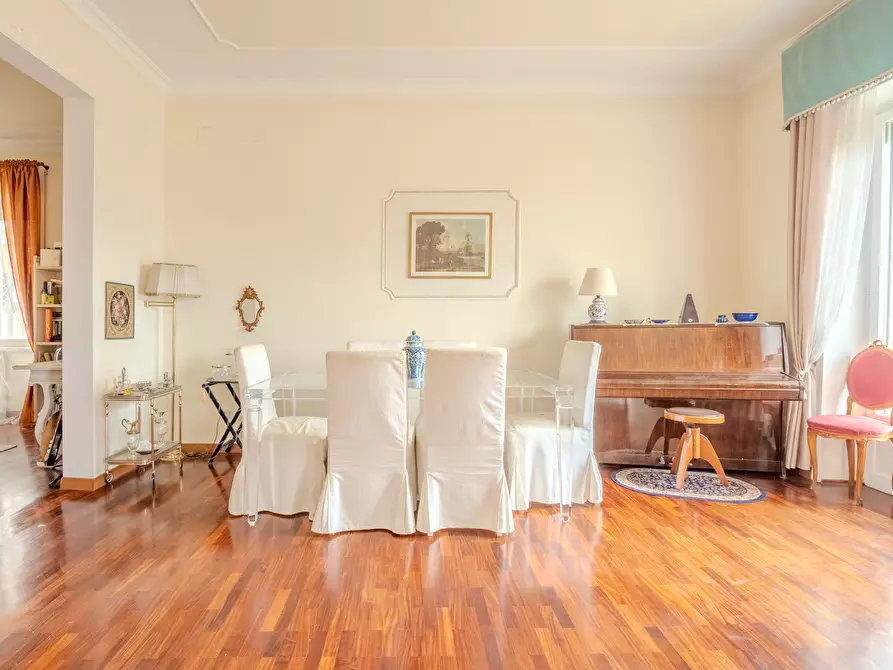 Immagine 11 di Pentalocale in vendita  in Via Nerola 16 a Roma