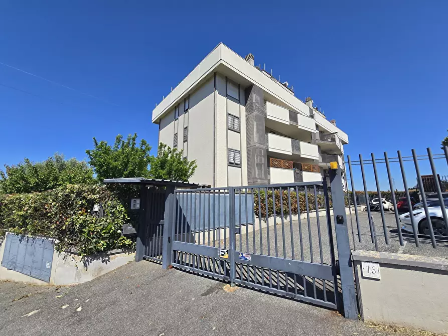 Immagine 21 di Trilocale in affitto  in Via Carmine Calò 18 a Roma