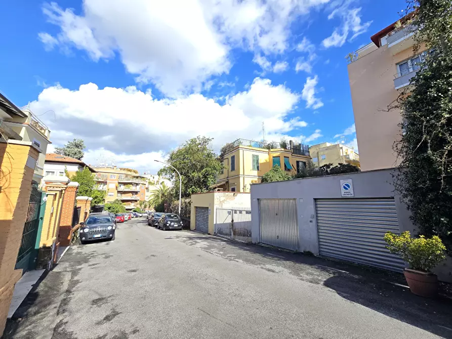Immagine 8 di Garage in vendita  in Via delle Egadi 16 a Roma
