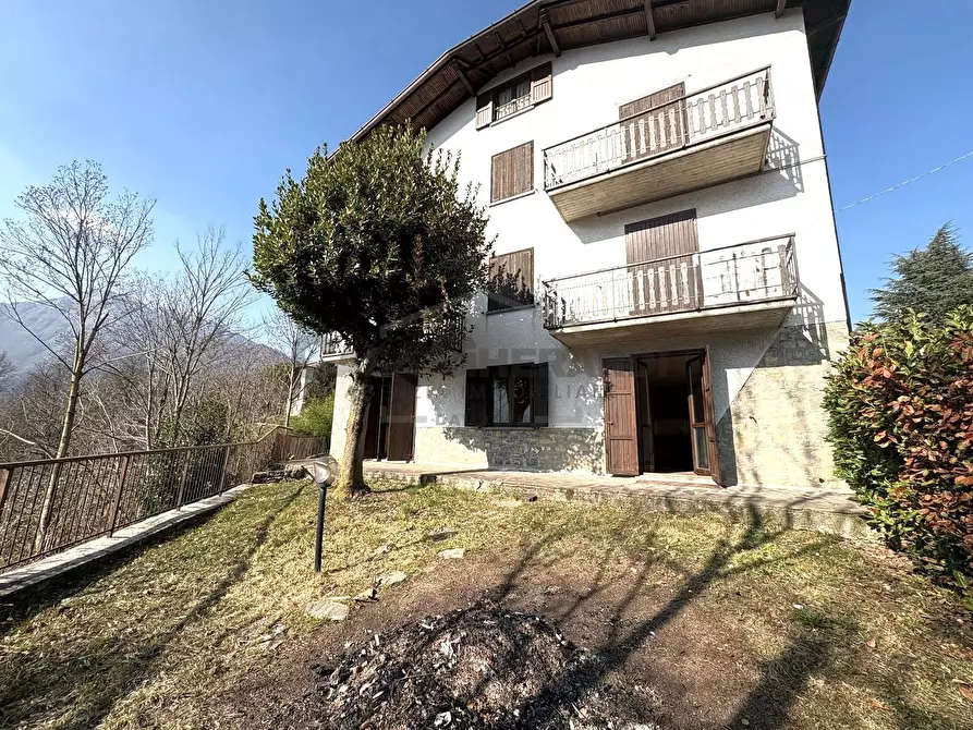 Immagine 2 di Quadrilocale in vendita  in Via Comensoli 1 a Rota D'imagna