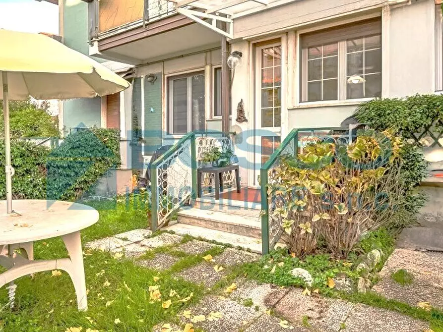 Immagine 1 di Bilocale in vendita  a La Spezia