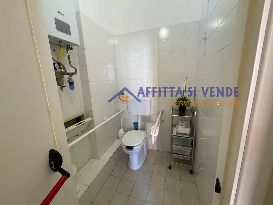 Immagine 15 di Locale commerciale in vendita  in Viale Tica 97 a Siracusa