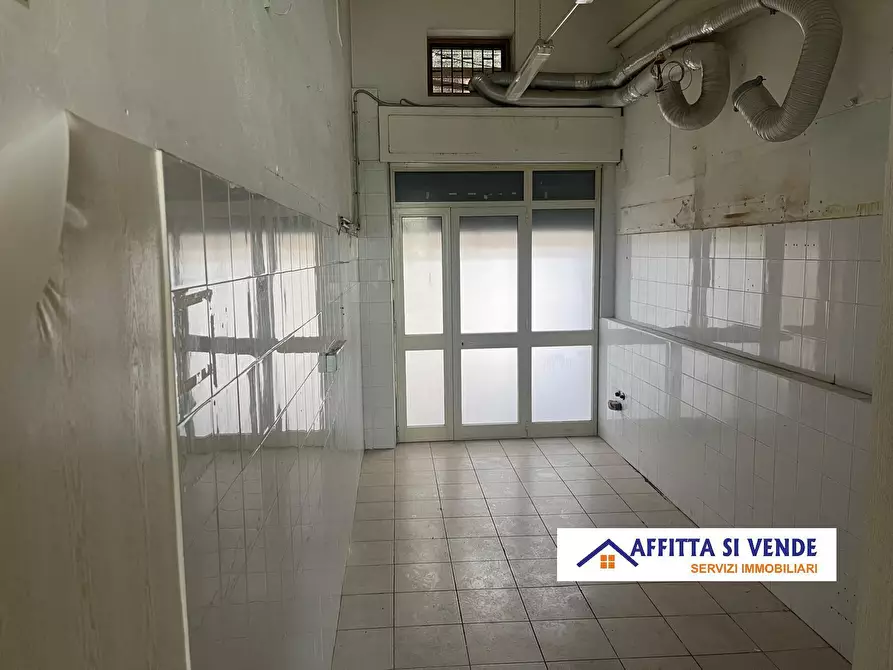 Immagine 22 di Locale commerciale in affitto  in Largo Dicone a Siracusa