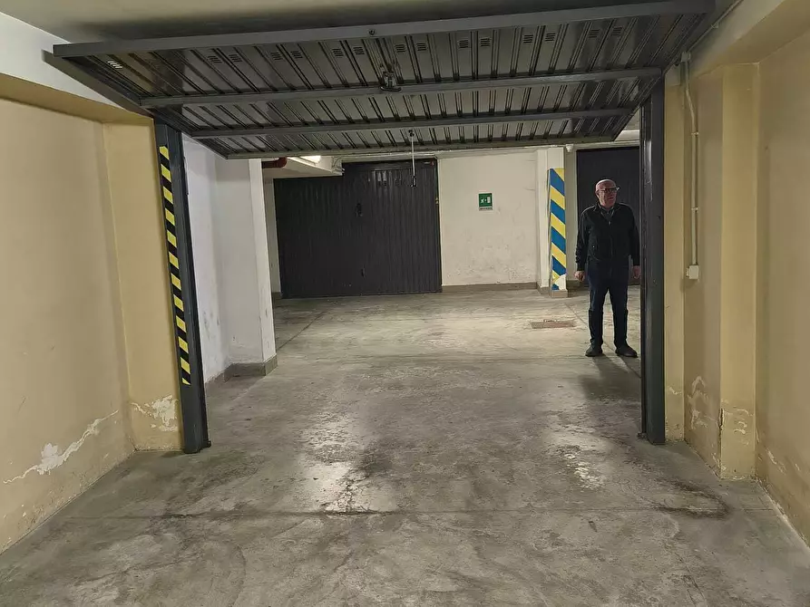 Immagine 5 di Garage in affitto  a Pescara