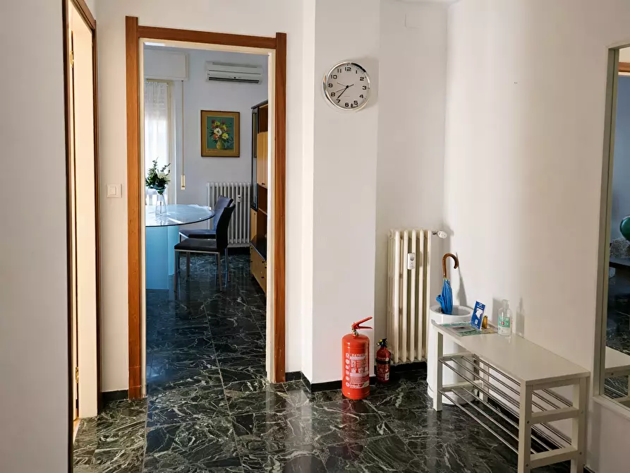 Immagine 17 di Trilocale in affitto  a Rapallo