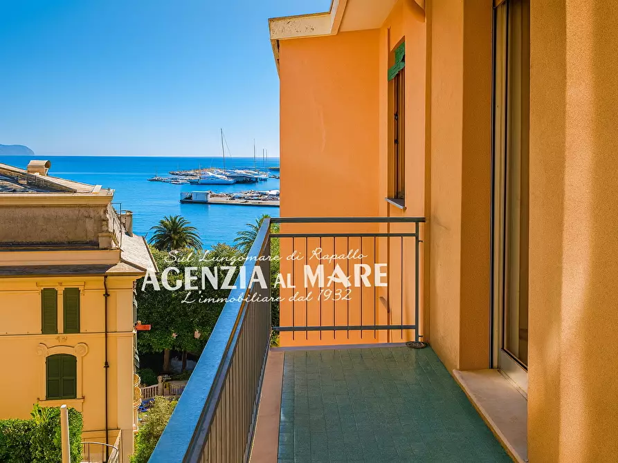 Immagine 1 di Trilocale in vendita  a Rapallo