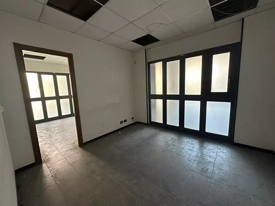 Immagine 10 di Ufficio in affitto  in Via Monte Giberto 133 a Roma