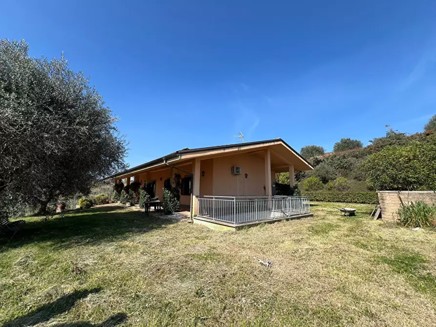 Immagine 7 di Villa in vendita  a Fiano Romano