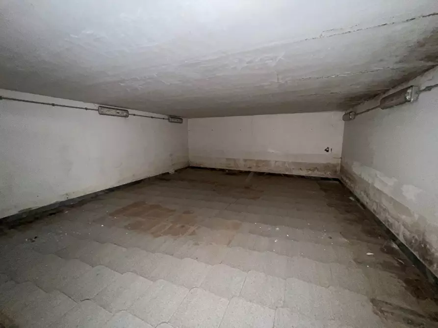 Immagine 17 di Locale commerciale in vendita  a Fiano Romano