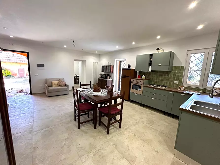 Immagine 6 di Trilocale in vendita  in Via Tiberina 13 a Castelnuovo Di Porto