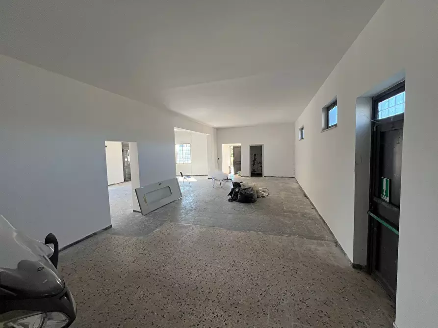 Immagine 16 di Locale commerciale in vendita  a Fiano Romano