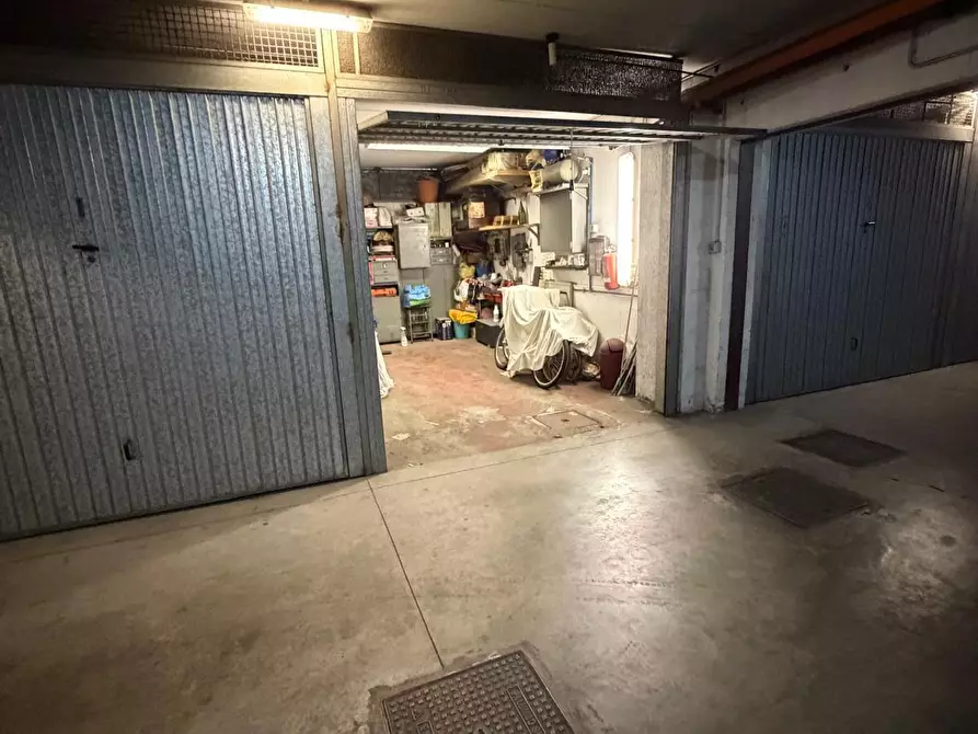 Immagine 5 di Garage in vendita  in via Amico Aspertini a Roma