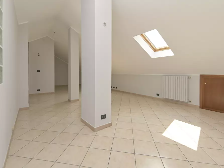 Immagine 14 di Mansarda in vendita  in Via Tirreno 155 a Torino