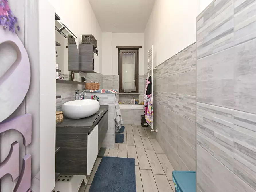 Immagine 48 di Trilocale in vendita  in Via Ventimiglia 188 a Torino