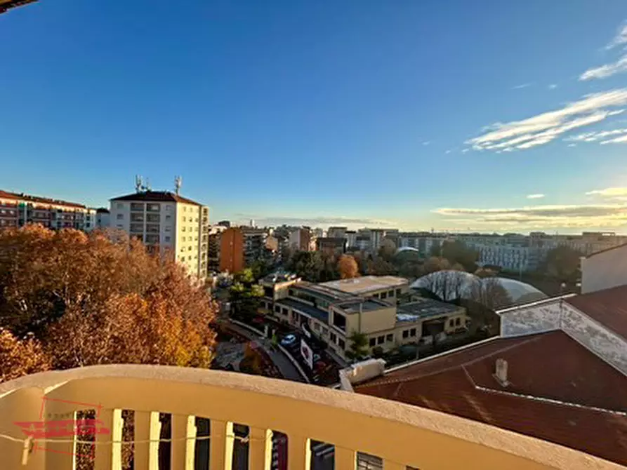 Immagine 12 di Bilocale in vendita  in Piazza Generale Carlo di Robilant 8 a Torino
