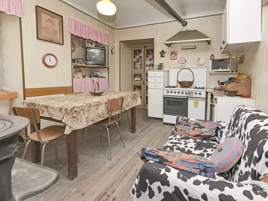 Immagine 24 di Pentalocale in vendita  in via torino 4 a Lemie