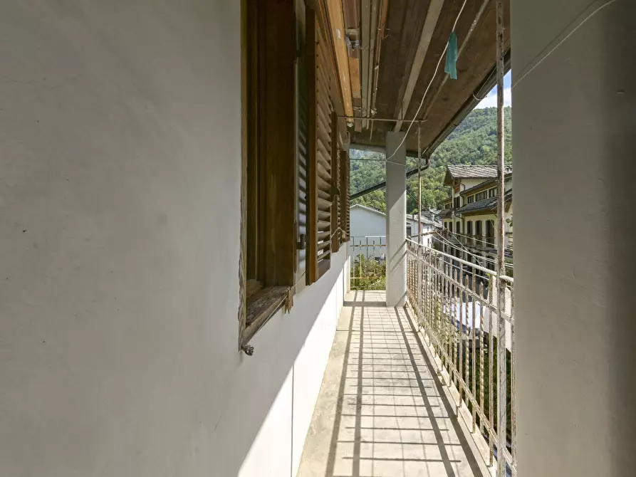 Immagine 14 di Pentalocale in vendita  in via torino 4 a Lemie