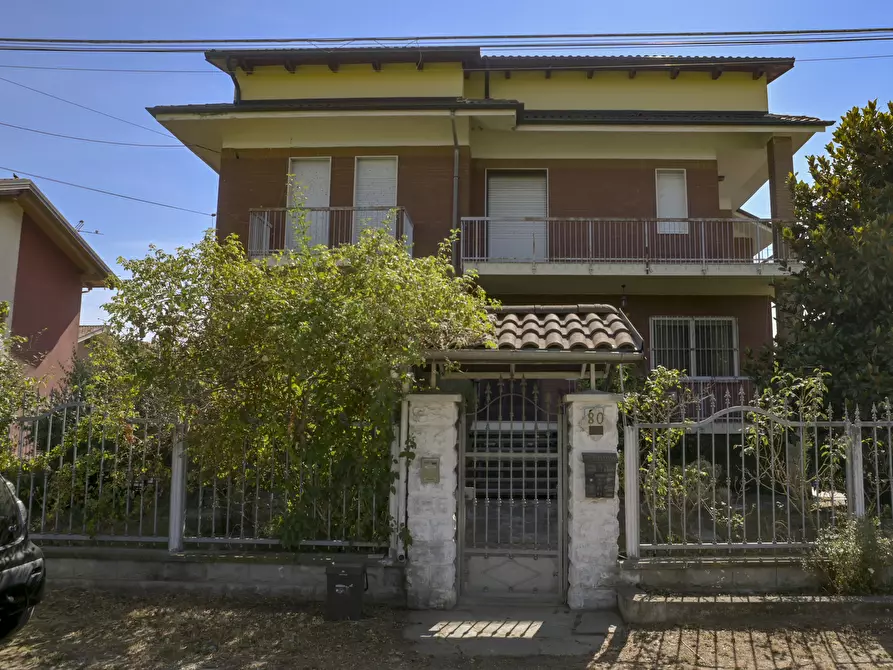 Immagine 2 di Casa bifamiliare in vendita  in Via Settimo 80 a Leini