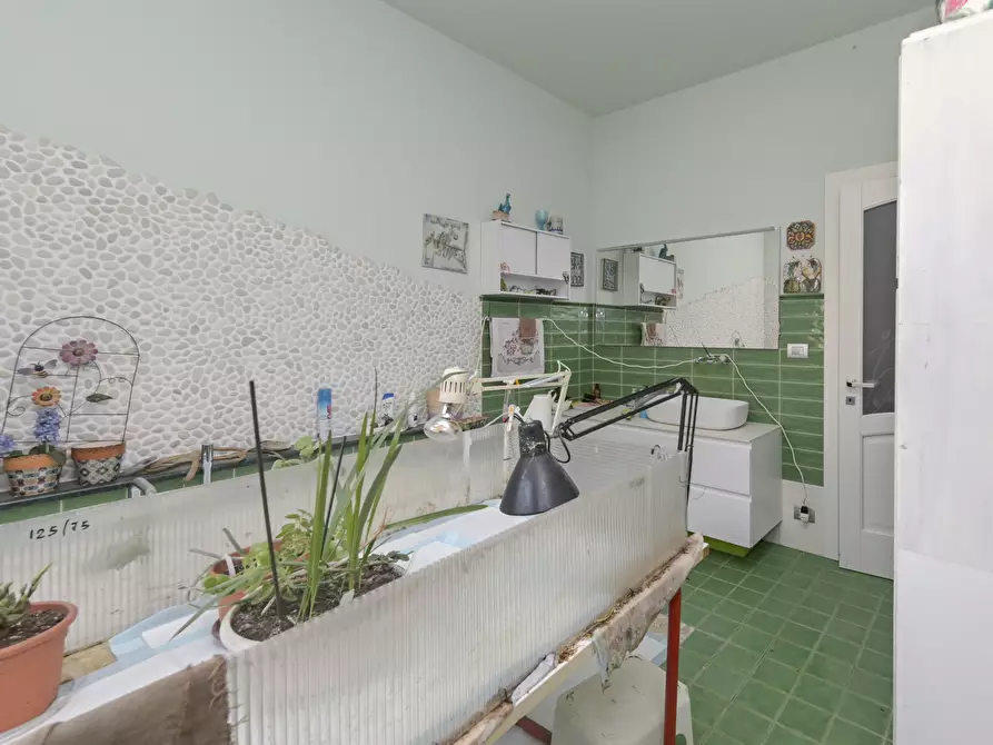 Immagine 26 di Pentalocale in vendita  in Via Trana a Torino