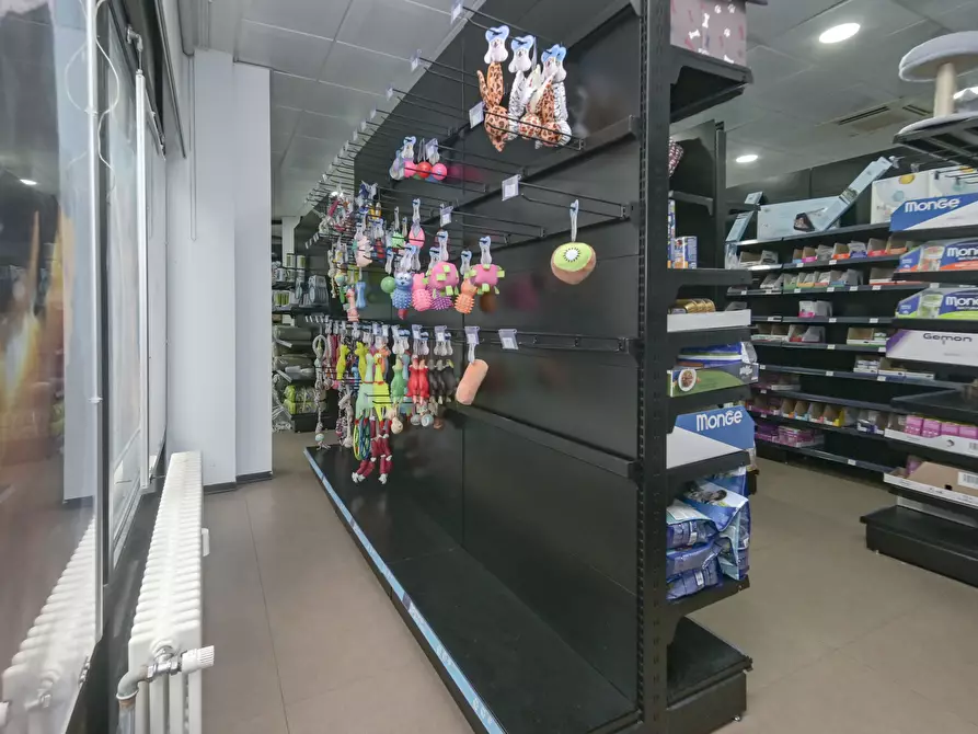 Immagine 17 di Locale commerciale in affitto  in piazza respighi 5 a Torino