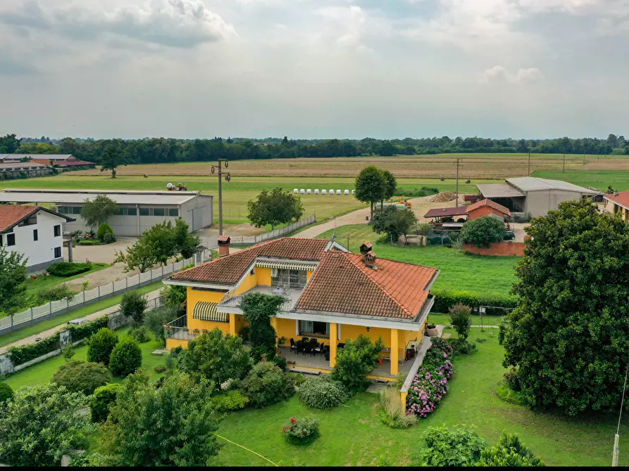 Immagine 1 di Villa in vendita  in via Tedeschi 23 a Leini