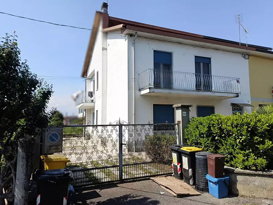 Immagine 30 di Quadrilocale in vendita  in Via Fornaci 66 a Settimo Torinese
