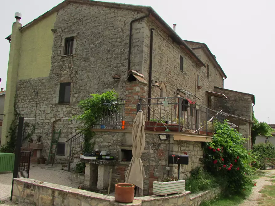 Immagine 1 di Casa indipendente in vendita  a Todi