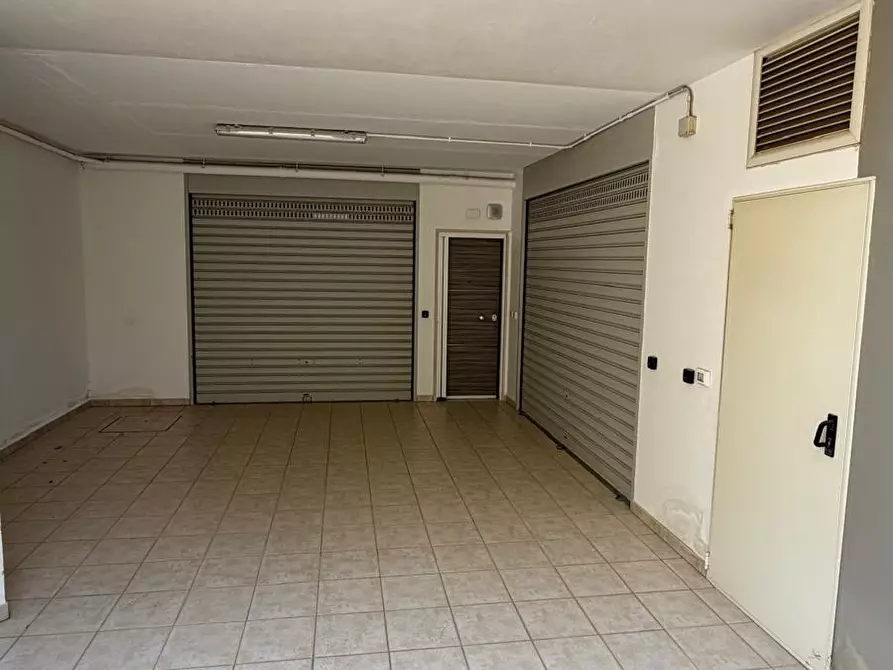 Immagine 5 di Garage in vendita  in Via Cappuccini 154/D a Monopoli