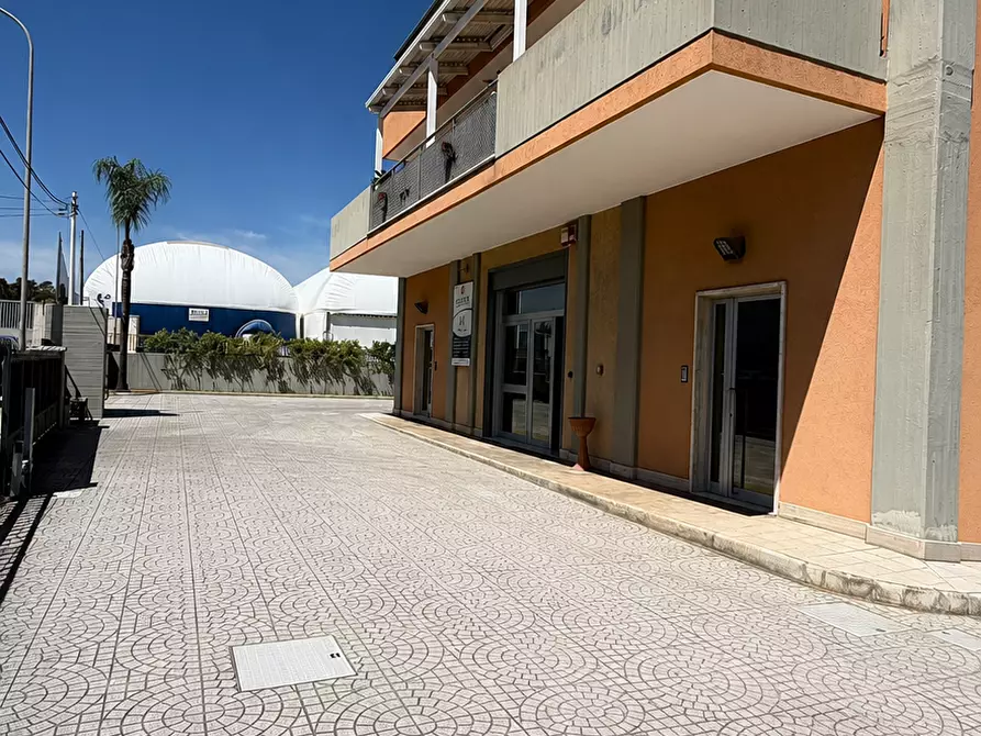 Immagine 5 di Attività artigianale in vendita  in Via Eugenio Montale 3 a Monopoli