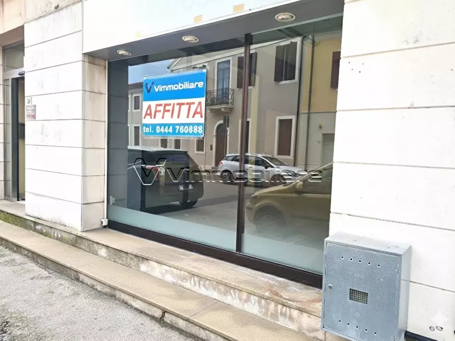 Immagine 2 di Locale commerciale in affitto  in Via Roma a Noventa Vicentina