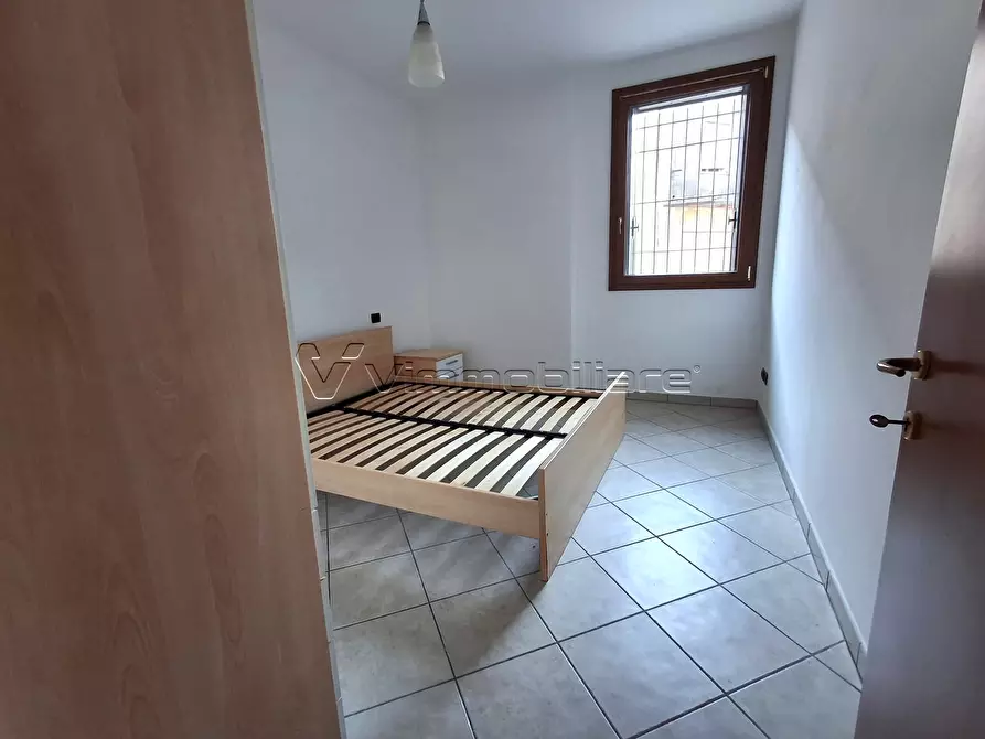 Immagine 13 di Trilocale in affitto  a Poiana Maggiore