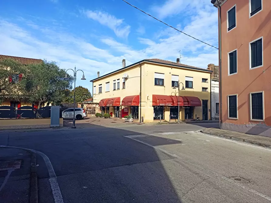 Immagine 6 di Locale commerciale in vendita  in Via G. Matteotti 81 a Poiana Maggiore