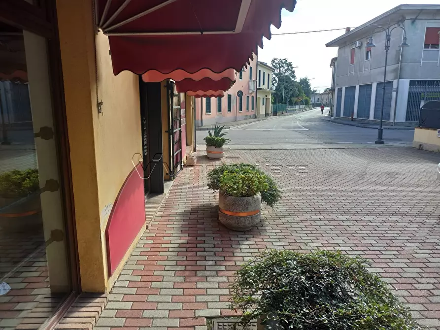 Immagine 5 di Locale commerciale in vendita  in Via G. Matteotti 81 a Poiana Maggiore