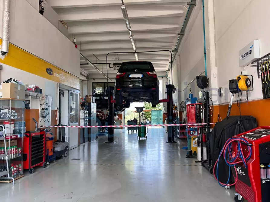 Immagine 13 di Attività artigianale in vendita  a Imola