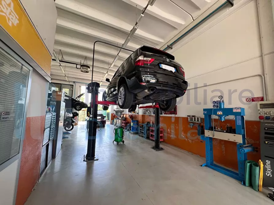 Immagine 10 di Attività artigianale in vendita  a Imola