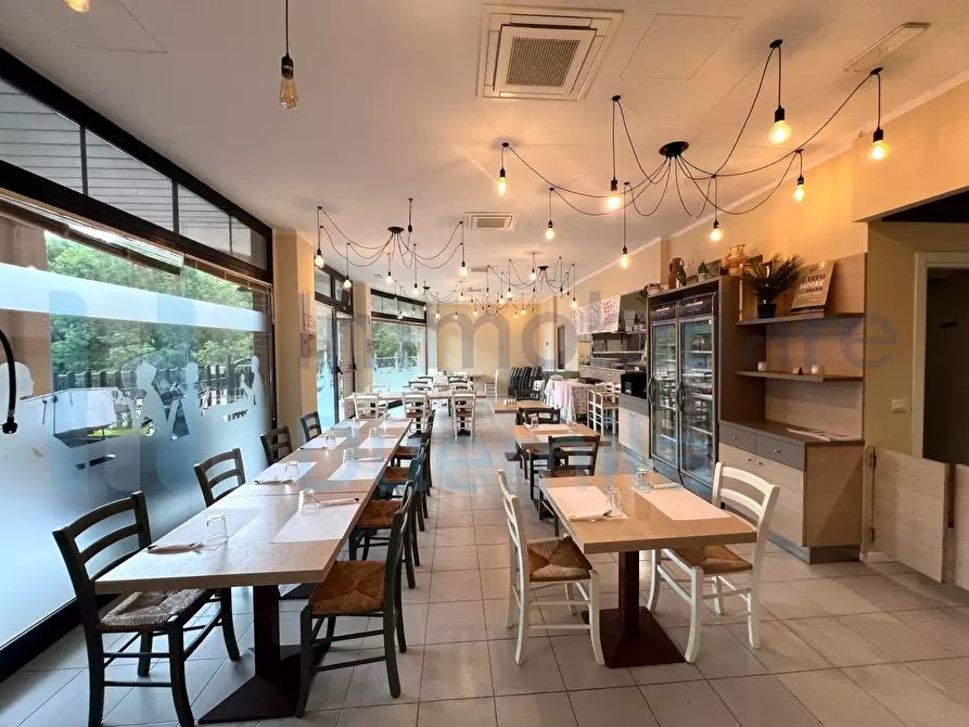 Immagine 2 di Locale commerciale in vendita  a Casalecchio Di Reno