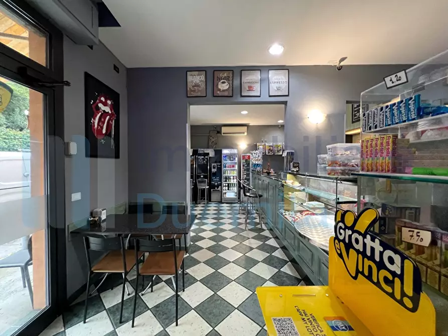 Immagine 4 di Tabaccheria in vendita  a Bologna