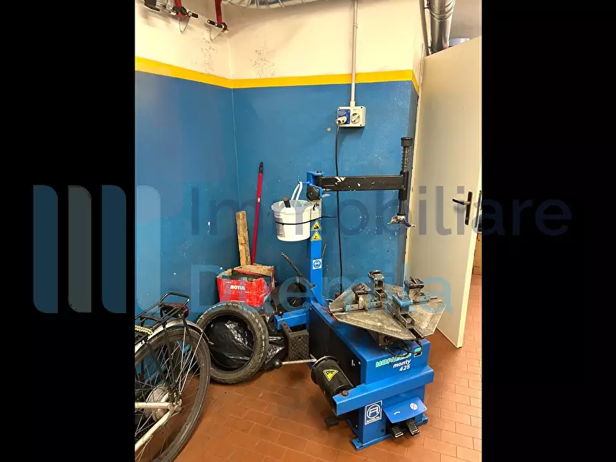 Immagine 10 di Attività artigianale in vendita  a Bologna