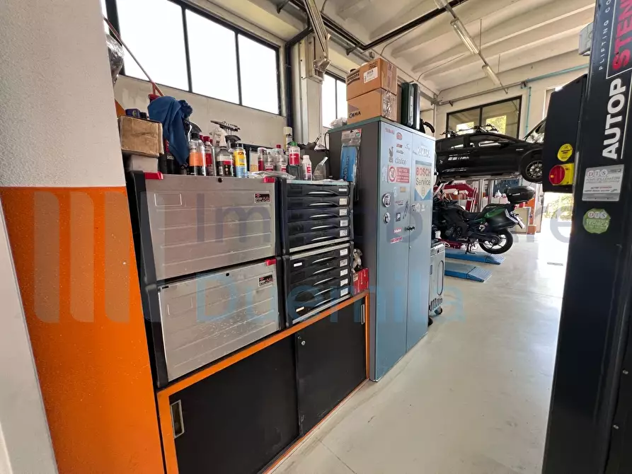 Immagine 9 di Attività artigianale in vendita  a Imola