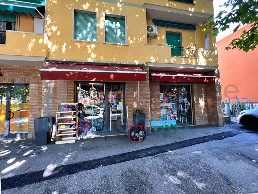 Immagine 21 di Attività commerciale in vendita  a Budrio