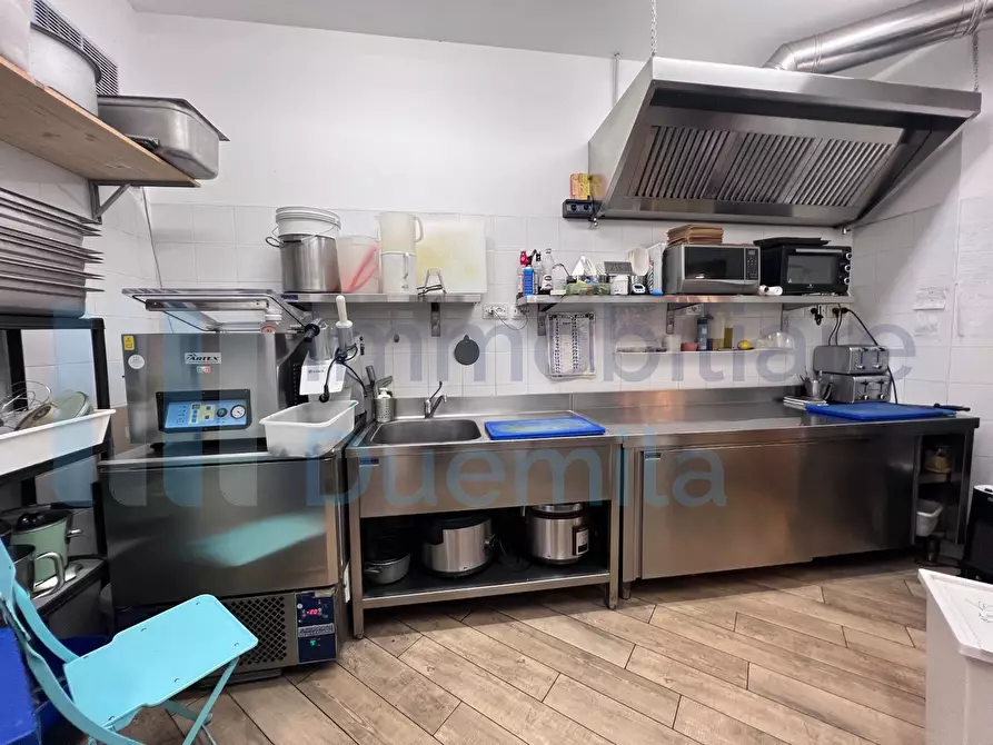 Immagine 15 di Attività artigianale in vendita  a Bologna