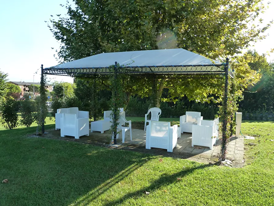 Immagine 15 di Bilocale in affitto  a Desenzano Del Garda