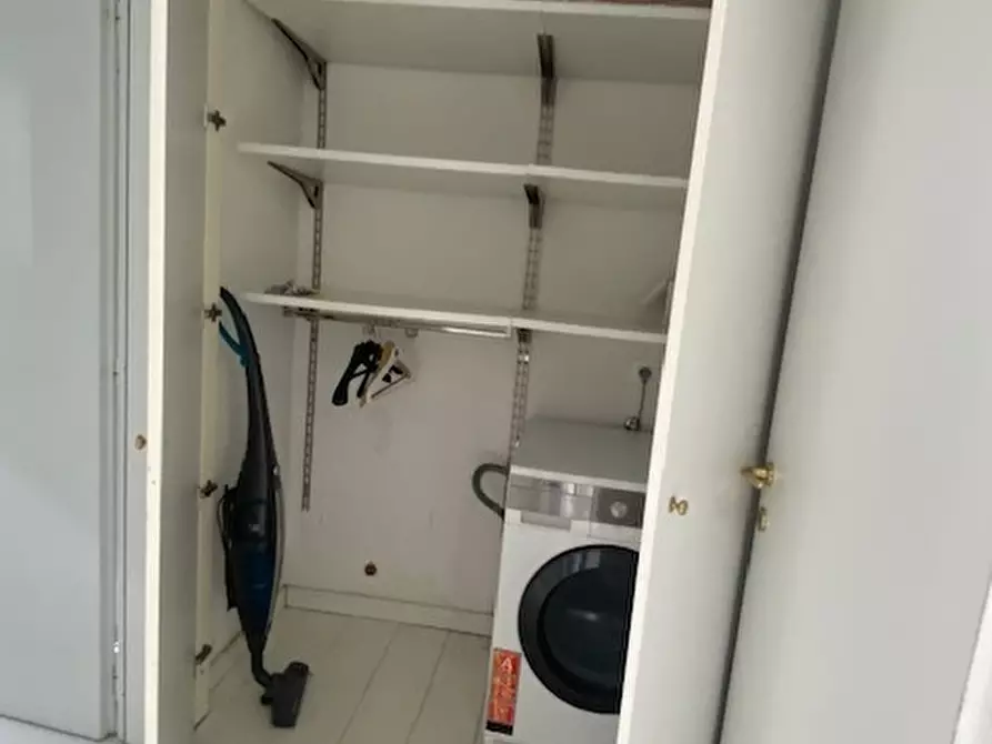 Immagine 12 di Bilocale in affitto  a Desenzano Del Garda