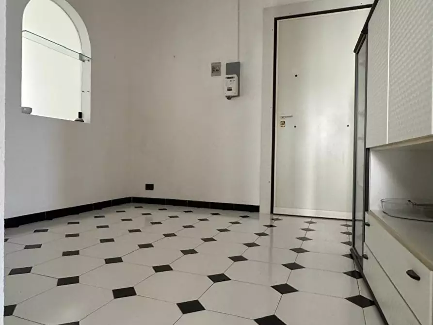 Immagine 11 di Quadrilocale in vendita  in Via Giacomo Leopardi a Savona
