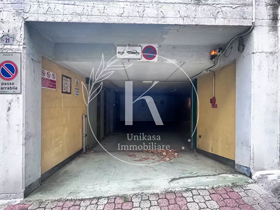 Immagine 1 di Garage in vendita  in via Mentana a Savona