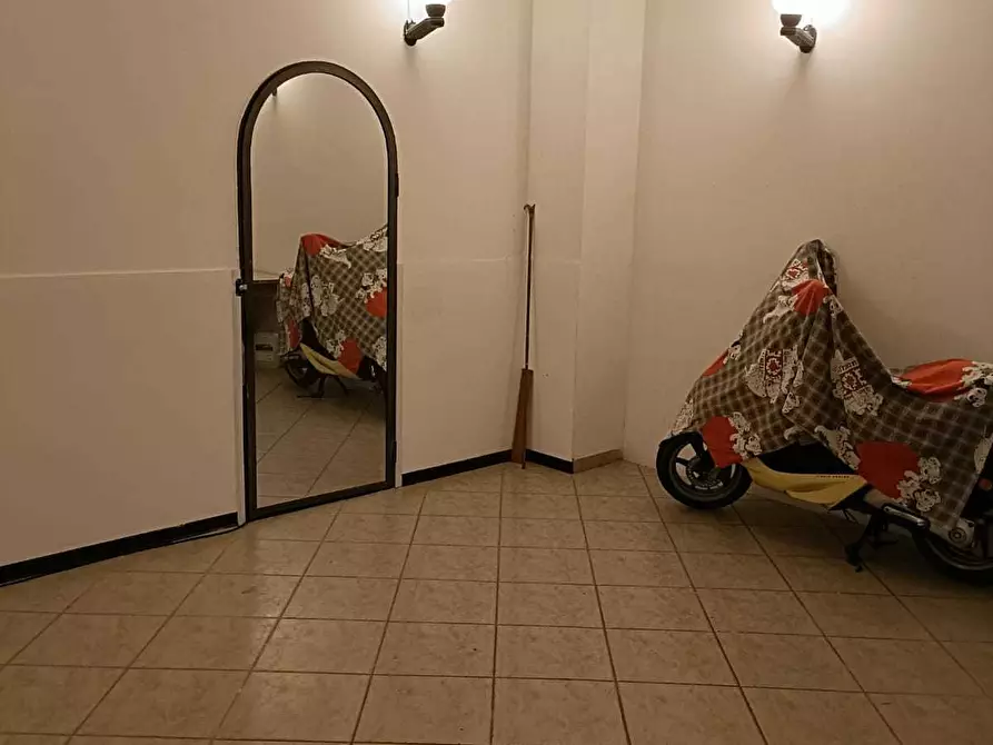 Immagine 12 di Garage in vendita  in Via Cosseria a Savona