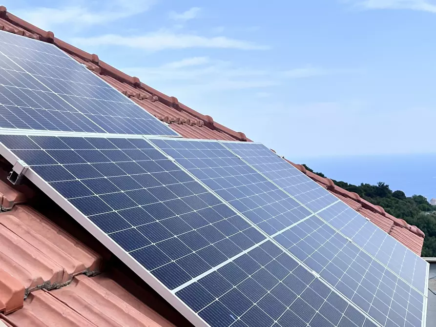 Immagine 25 di Villa in vendita  in Via Alla Strà a Savona